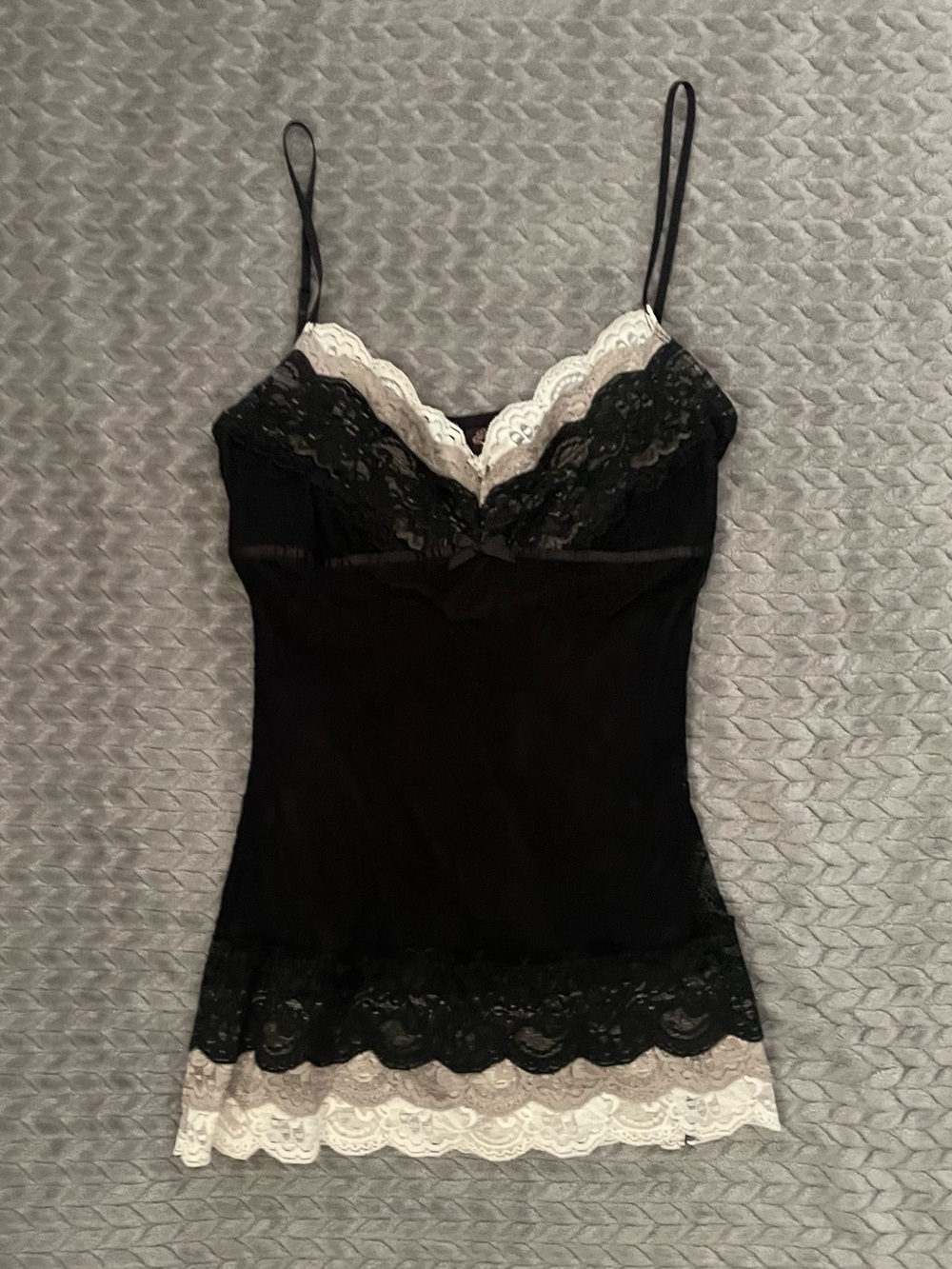 Lace trim camisole tank top